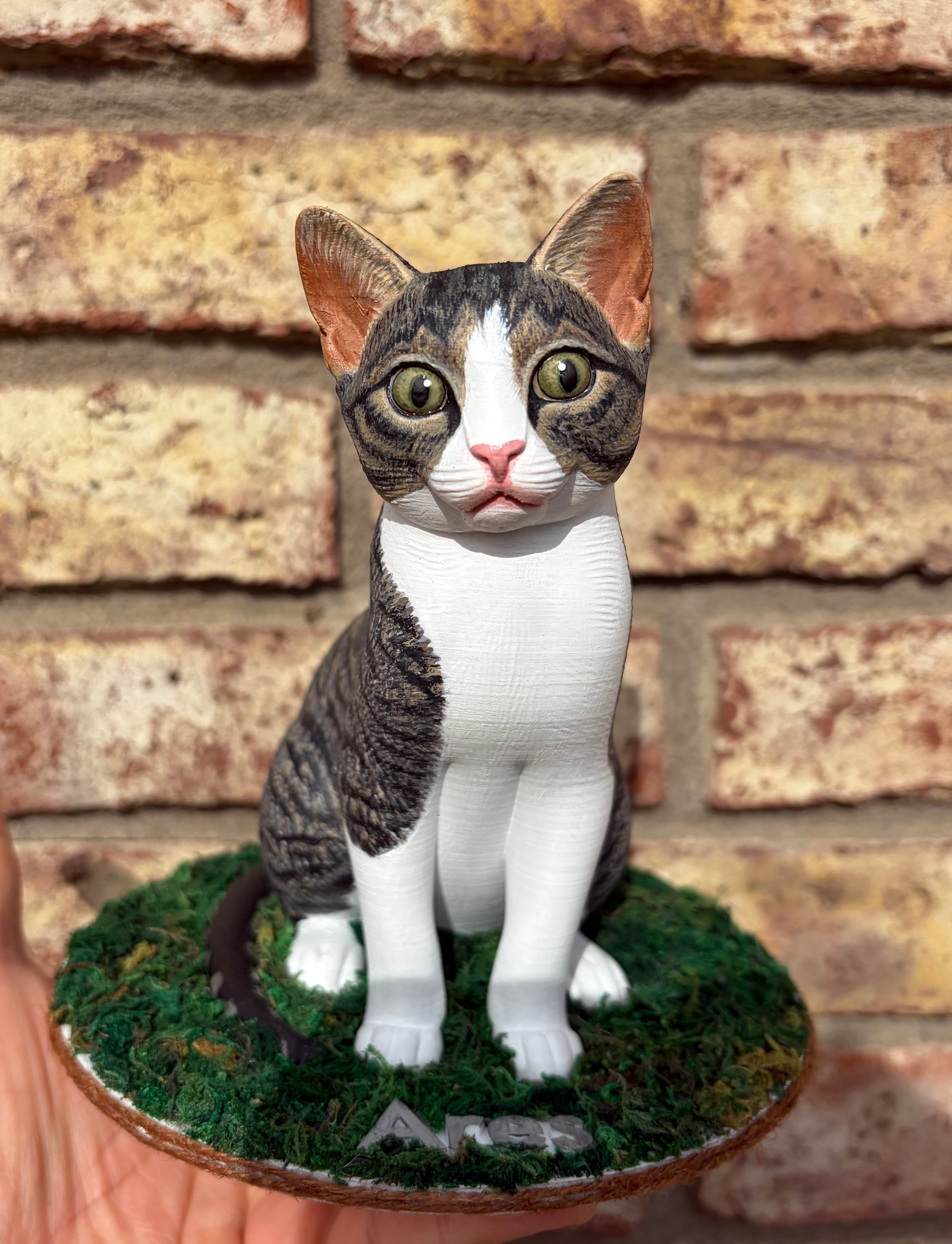 Figura 3D pintada a mano de Ares, Gato
