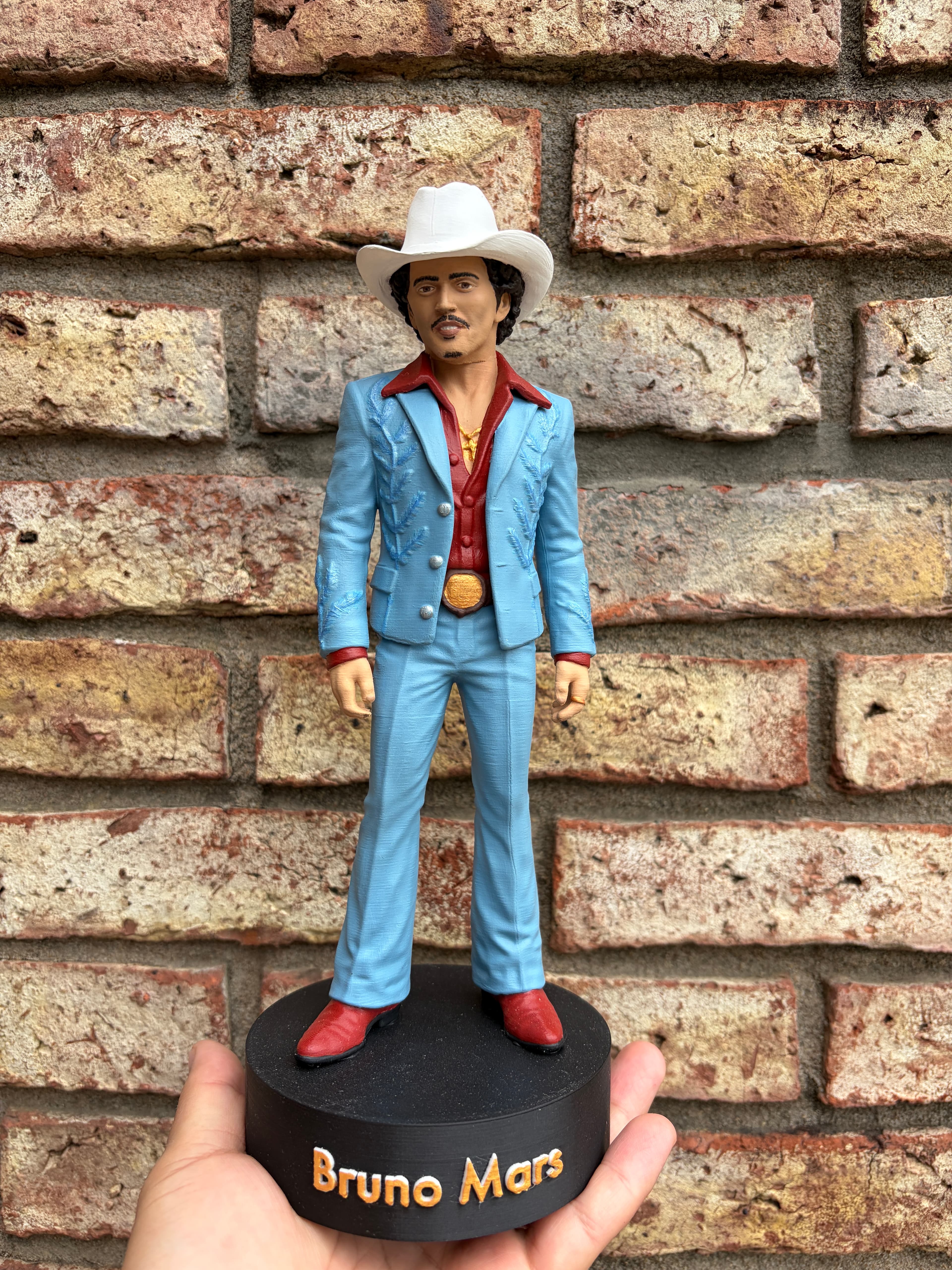 Figura 3D pintada a mano de Bruno Mars