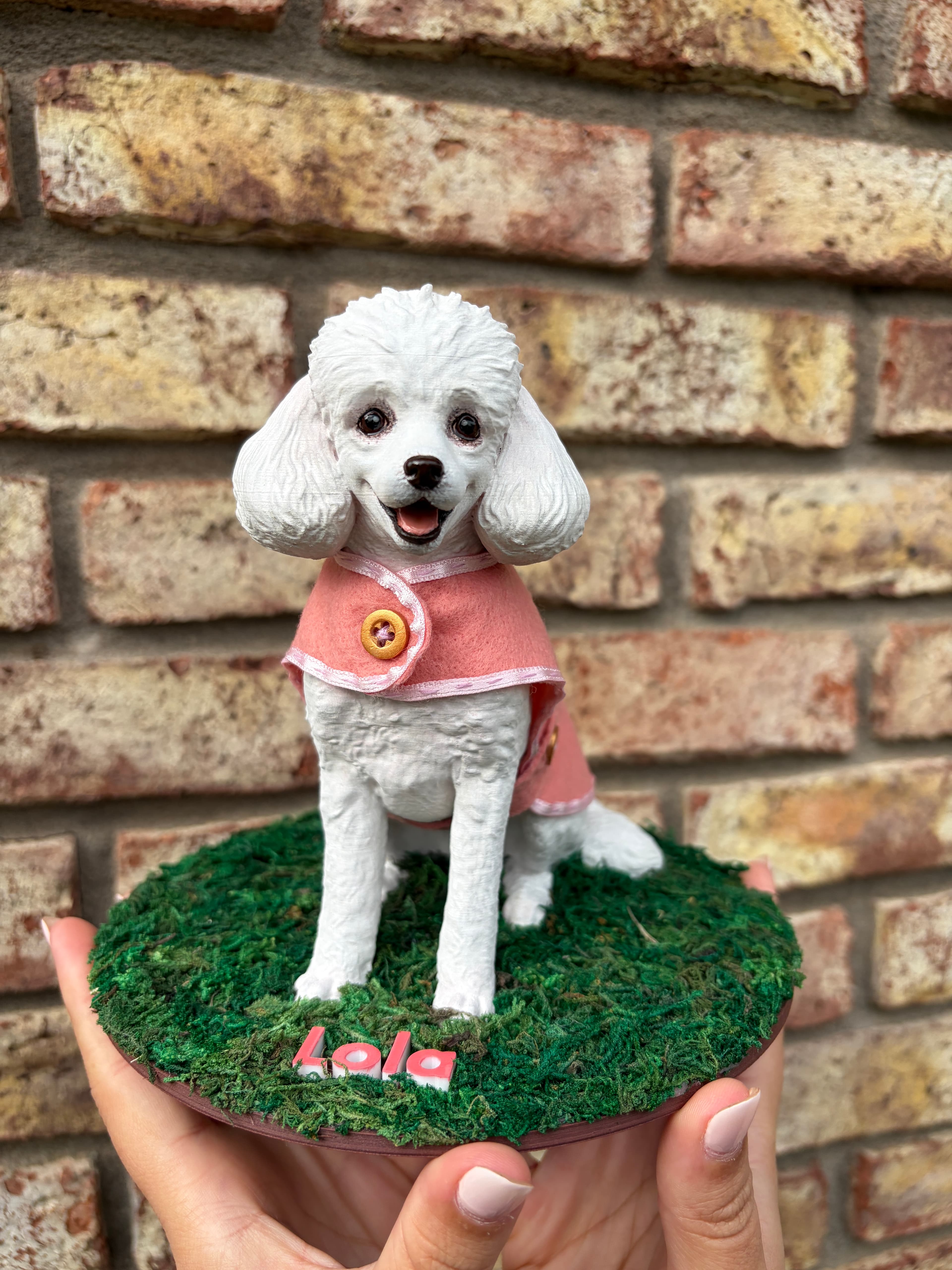 Figura 3D pintada a mano de Lola, Caniche